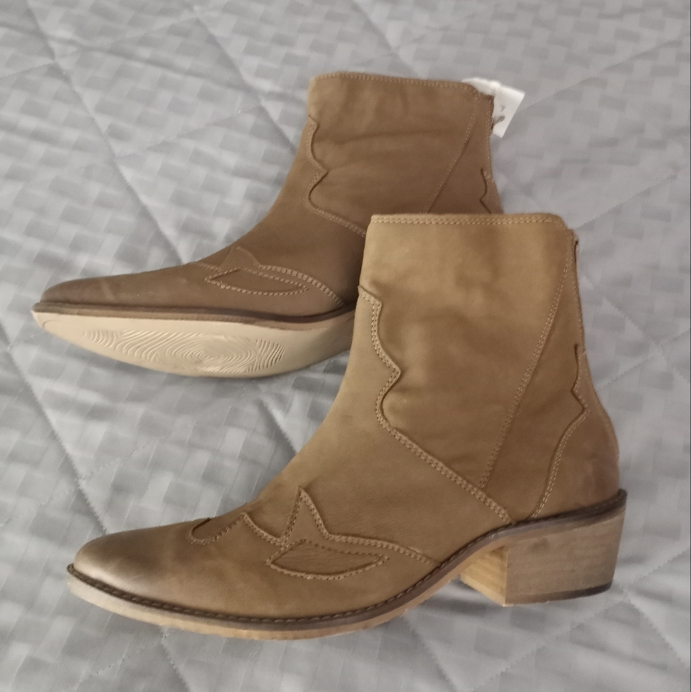 NWT VINTAGE 7 cowgirl style boots